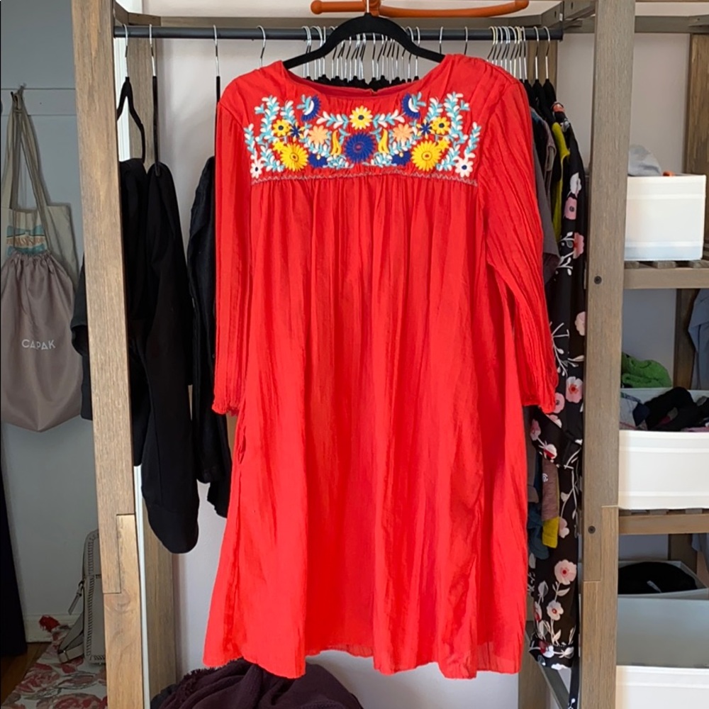 Embroidered peasant dress with pockets! XL